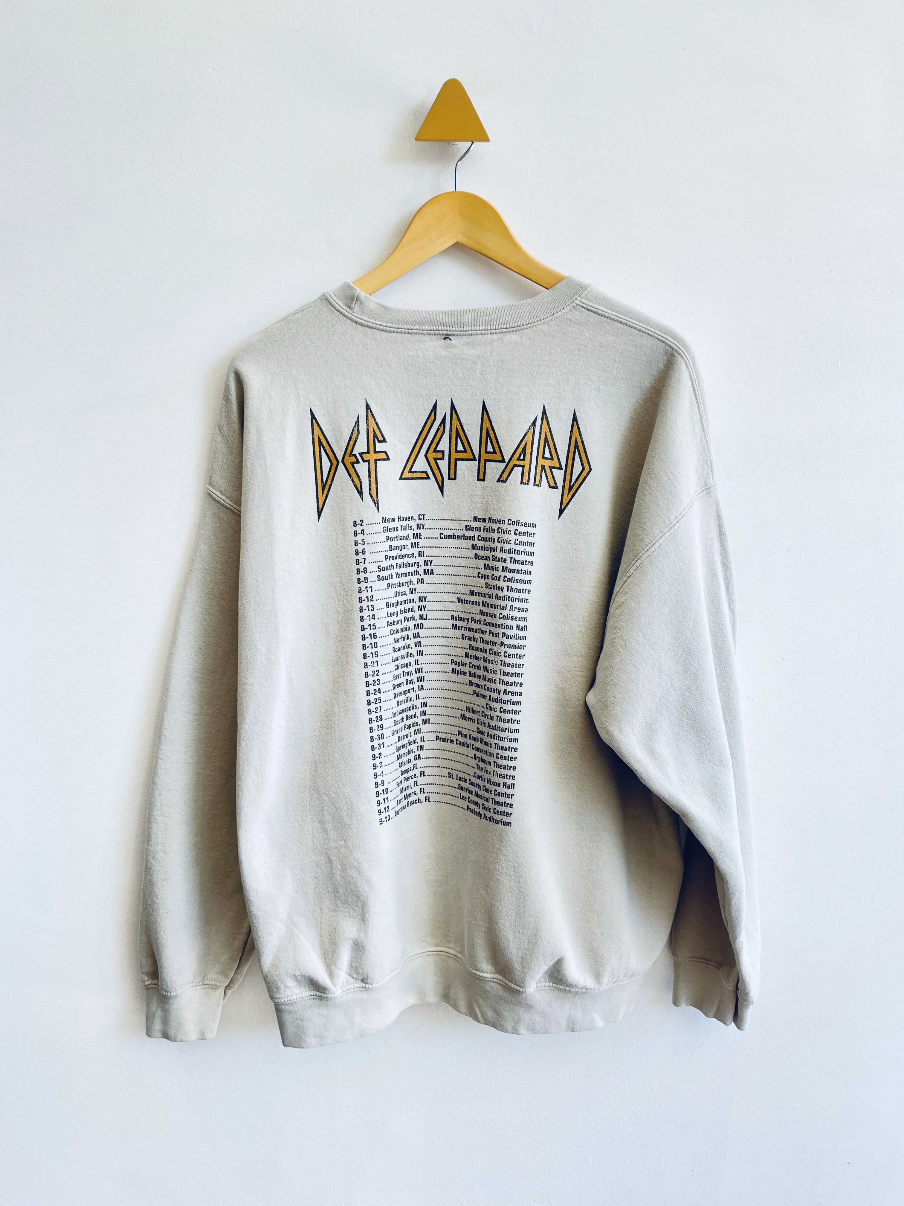 Def Leppard Sweatshirt (minor markings and some pilling) // Adult XL