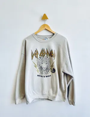 Def Leppard Sweatshirt (minor markings and some pilling) // Adult XL